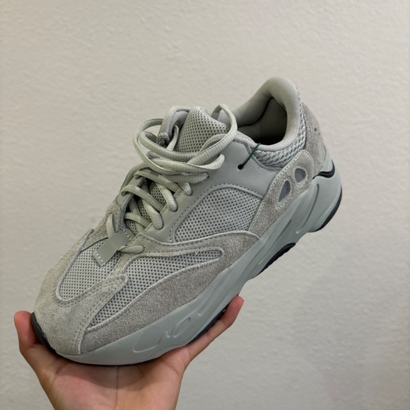 Shoes - Picture 2 of 6